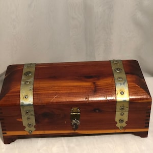 vintage cedar lined wooden trinket box / vintage jewelry storage / mid century wooden cedar box