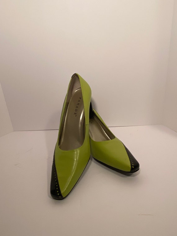 vintage chartreuse and black Parade pumps / ladie… - image 1