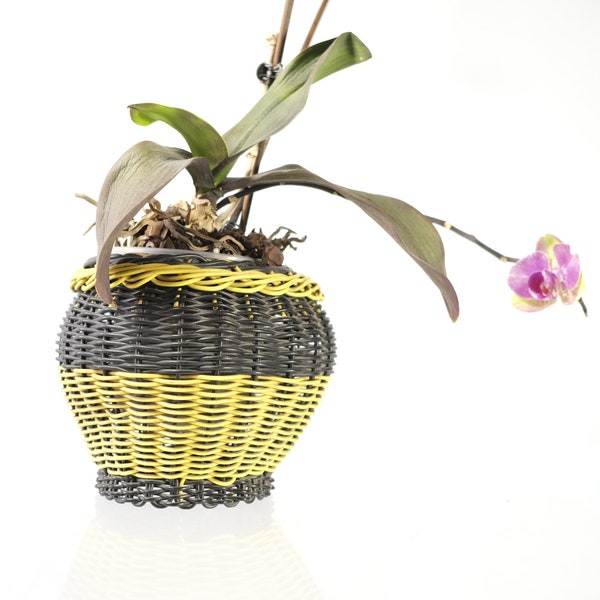 Cache-pot jaune & noir scoubidou vintage / années 50 / plastique / 21.5cm de haut