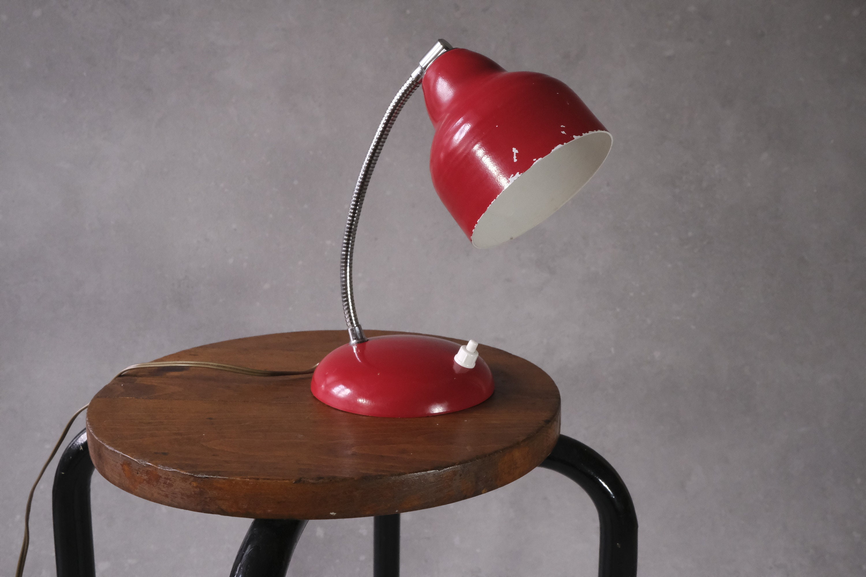 lampe de bureau rouge/vintage années 60 70 déco industrielle