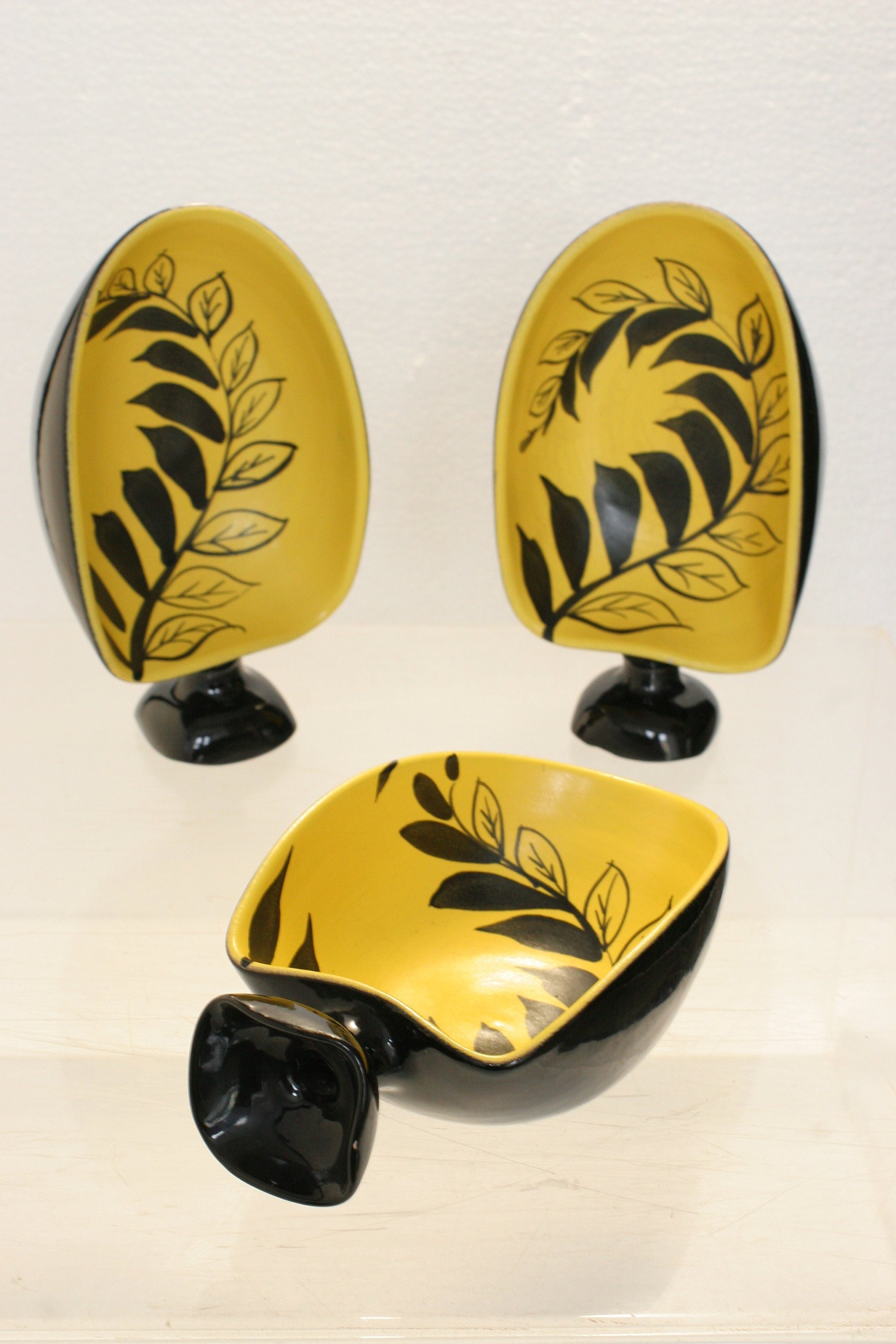 Milieu Du Français Des Boules de Céramique/Ensemble 3 Bols en Vallauris Noirs et Jaunes Manière Suza