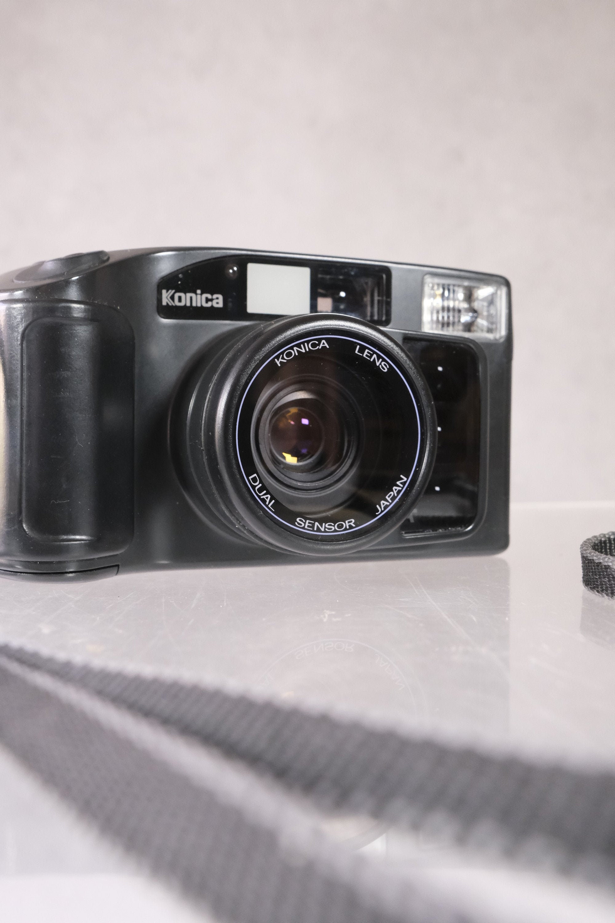 Konica MR.640 point and shoot 35mm film camera / 40mm and 60mm twin lens / weatherproof / tested & works /