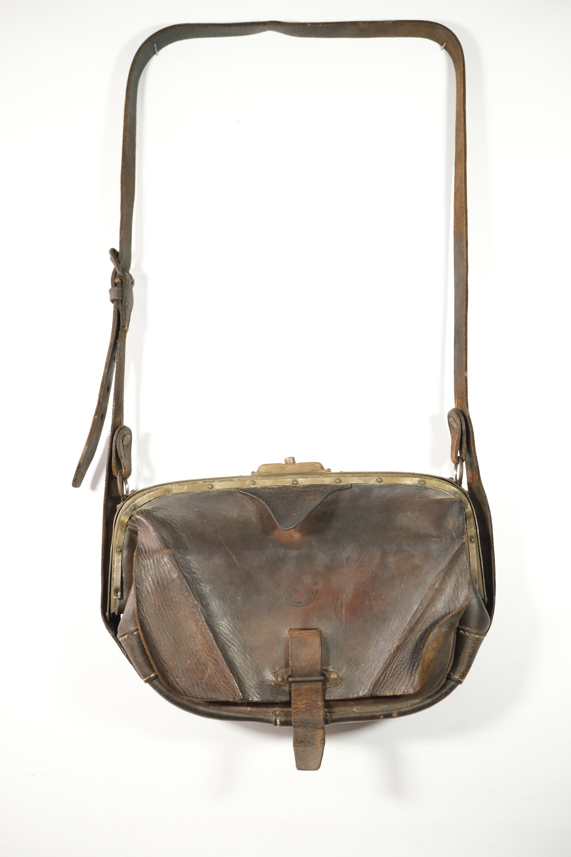 metro de cuero bolso / 1950s / cuero grueso - Etsy España