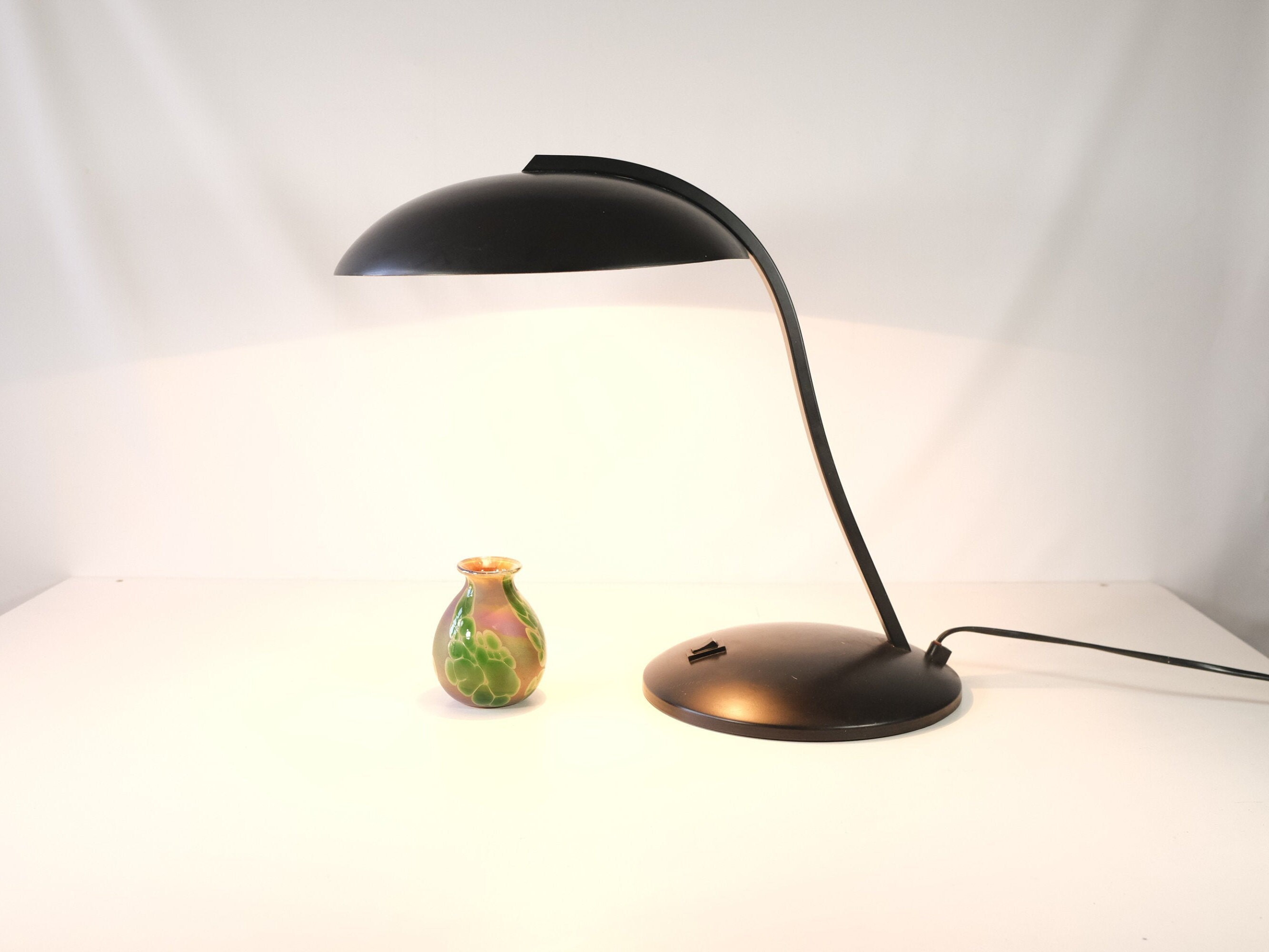 Nuova Veneta Lampe de Bureau Lumi/Lumière Noire Minimaliste avec Ombre Champignon Italie Années 1970