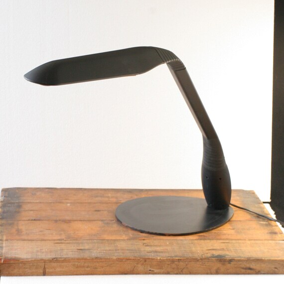 articulated desk lamp