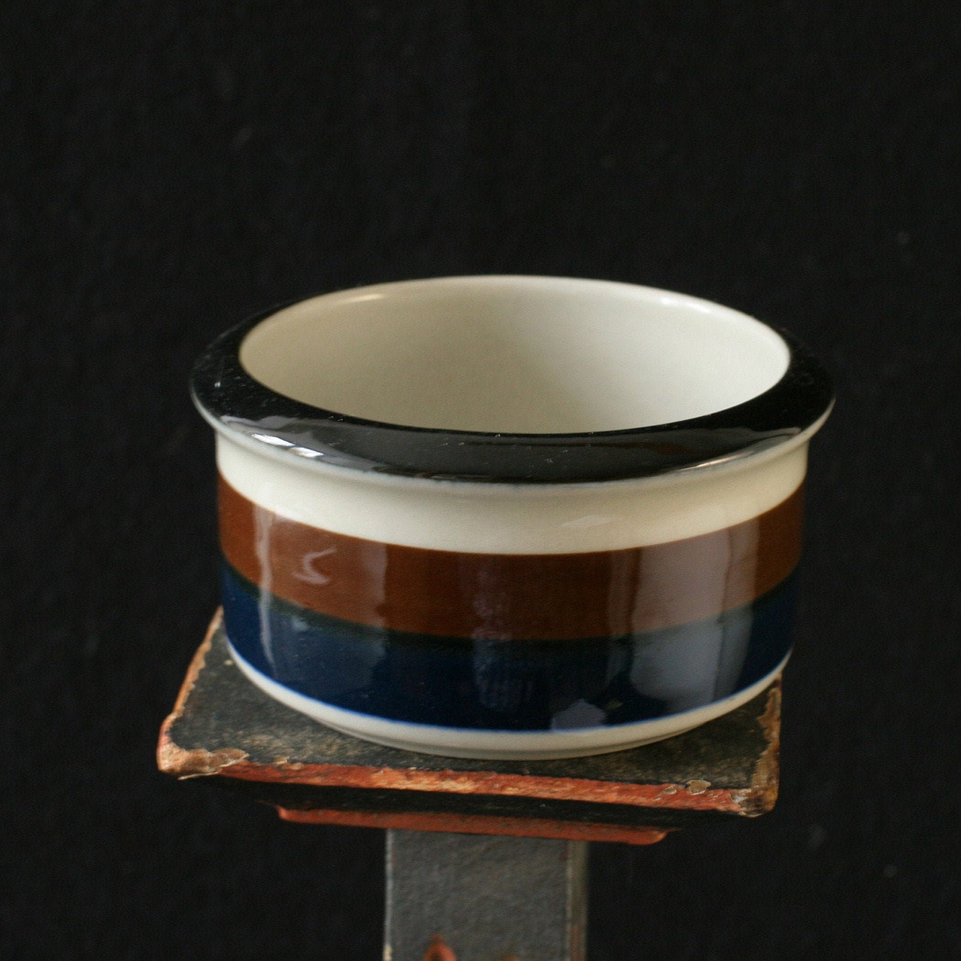 Bol en Céramique Arabia/Plat, 1970 Vintage Arabia Finland Kaira Bol, Noir, Bleu, Brun, et Blanc Mini