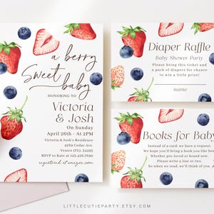 Pode incluir: Um convite para um chá de bebê com uma ilustração em aquarela de morangos e mirtilos. O convite diz "a berry sweet baby" e é para Victoria & Josh. O convite inclui a data, hora e local do chá de bebê. Há também dois cartões para uma rifa de fraldas e um pedido de livros para o bebê.