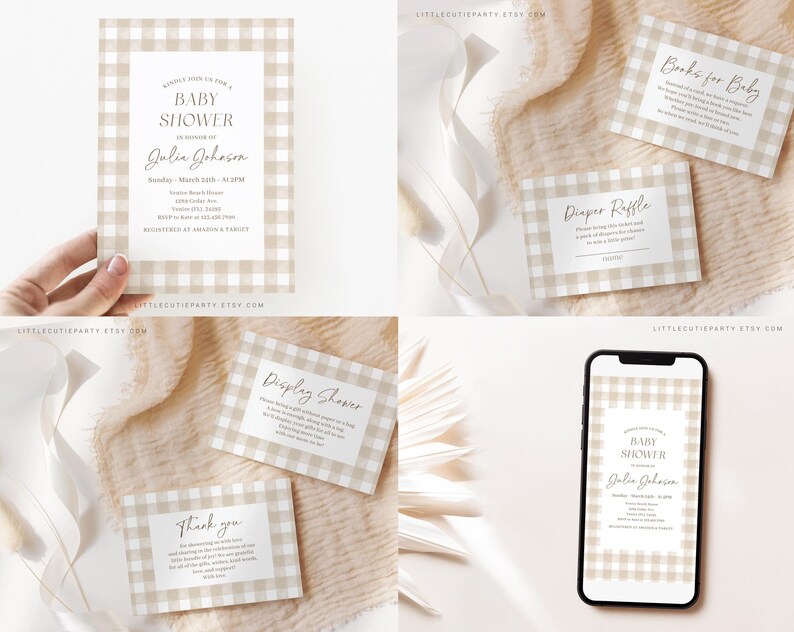 K&ouml;nnte beinhalten: Ein Satz druckbarer Babyparty-Einladungen und Karten mit einem braunen und wei&szlig;en Gingham-Muster. Die Einladungen enthalten den Text "Baby Shower" und "Julia Johanson". Die Karten enthalten den Text "B&uuml;cher f&uuml;r Baby", "Windel-Tombola", "Pr&auml;sentations-Shower" und "Danke".