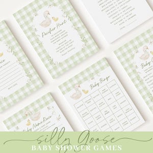 K&ouml;nnte beinhalten: Ein Set Babyparty-Spielkarten mit einem gr&uuml;n-wei&szlig; karierten Muster und Illustrationen von G&auml;nsen und Entenk&uuml;ken. Die Karten beinhalten Spiele wie "Baby Bingo", "Baby Guess", "Ratschl&auml;ge f&uuml;r die neuen Eltern", "Schnullerjagd" und "Baby-Namensrennen".