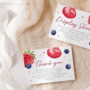 Carte de remerciement modifiable pour baby shower doux aux baies, carte d'affichage de baby shower pour décorations de baby shower aux myrtilles et aux fraises BRSBS002