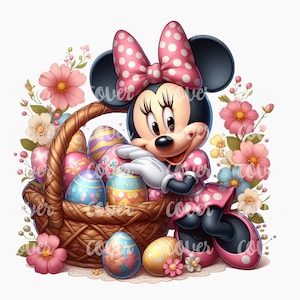 Op de afbeelding: Minnie Mouse in een roze gebloemde jurk houdt een mand vol met kleurrijke paaseieren vast. De mand is omringd door roze, witte en blauwe bloemen.