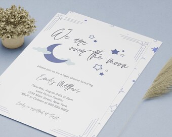 Invitación personalizable para baby shower con texto "Over the Moon" en azul: edita en Canva