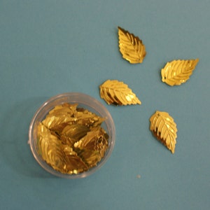 Vintage Leaf Sequins iridescent white - yellow brass color 36 pcs sequins paiette