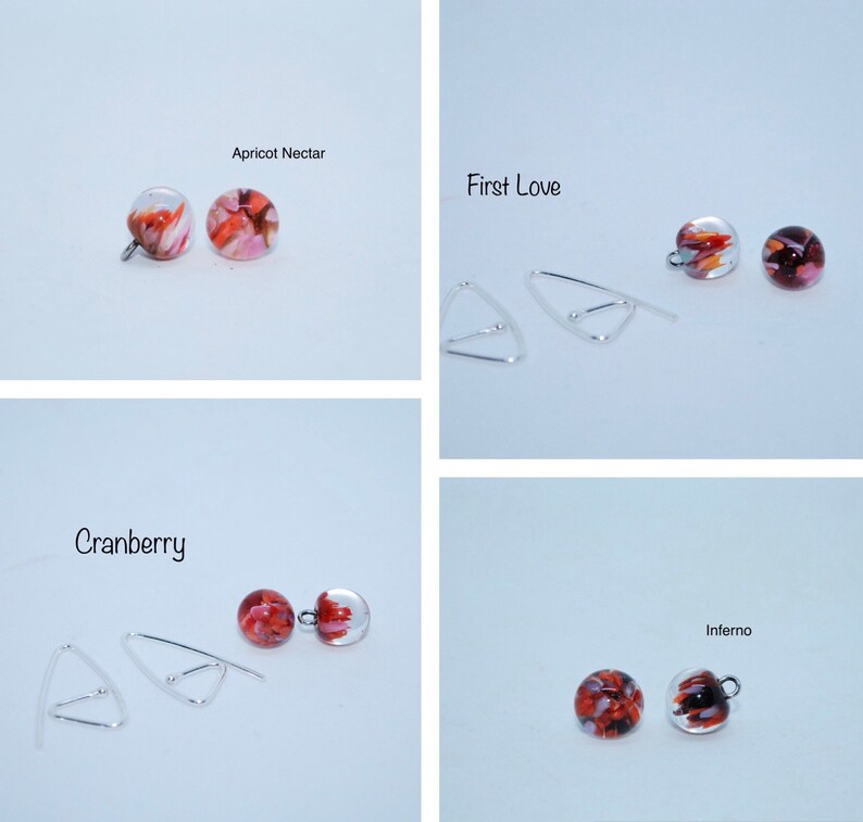 Puede incluir: Cuatro pares de pendientes con cuentas de vidrio de diferentes colores. Los pendientes est&aacute;n etiquetados como "Apricot Nectar", "First Love", "Cranberry" e "Inferno".