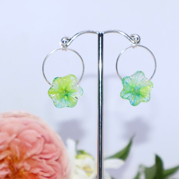 Boucles d’oreilles à tige en verre de fleurs sauvages faites à la main grandes - compression de kiwi