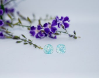 Pendientes de perno de vidrio hechos a mano con polvo de hadas