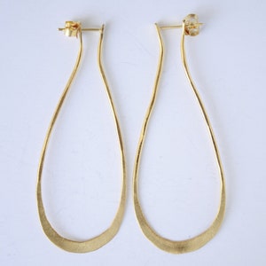 oval hoops in silver, oval shape hoop earrings, minimal design, geometric shape, hammered earrings, gold plated silver hoops, boho jewelry image 3