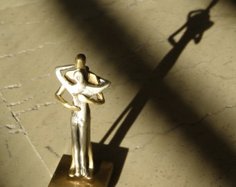 Skulptur silber bronze, Miniatur Figur, verliebtes Paar, alexia Schmuck, küssendes Paar, der Kuss, Geschenkidee für Liebhaber, Valentinstag