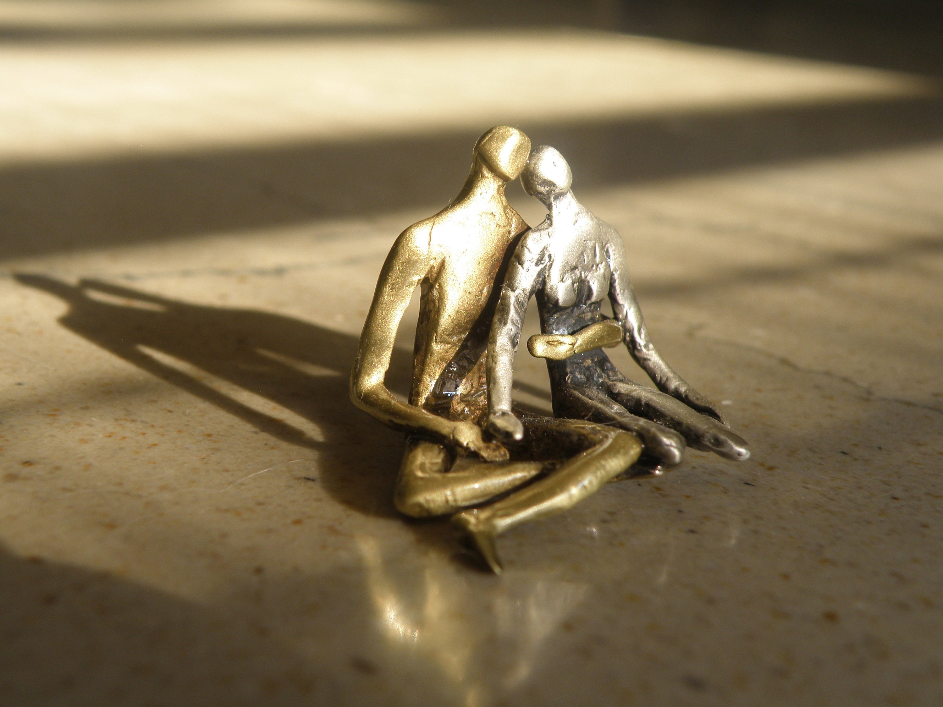 Skulptur Silber Bronze, Liebhaber Kunst, Miniatur Figur, Geschenkidee,  Alexia Schmuck, Liebespaar, Valentinstag Geschenk, Liebhaber Geschenk -  .de
