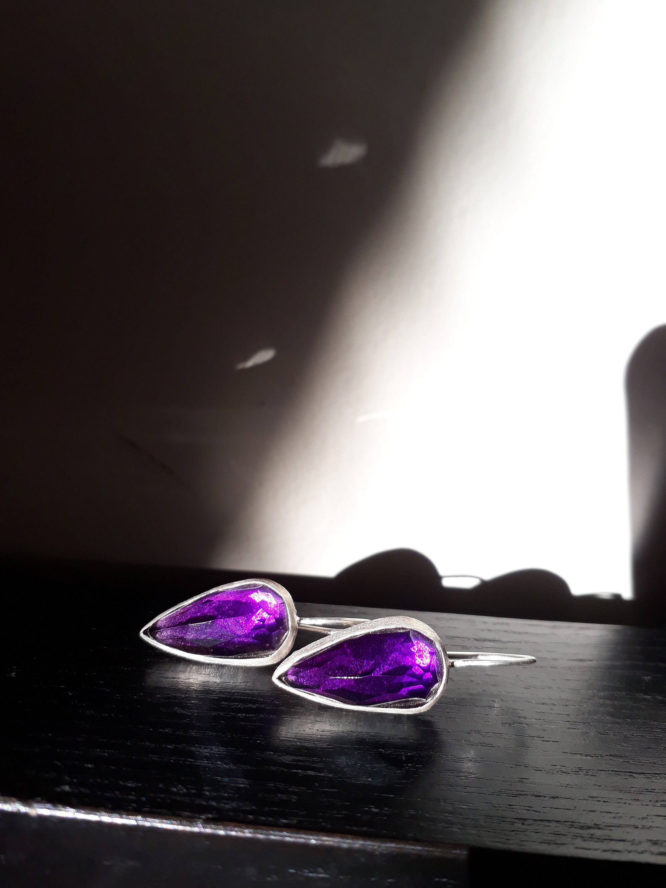 Orecchini a forma di ametista viola in argento sterling 925 Orecchini a forma di ametista viola in argento sterling 925
