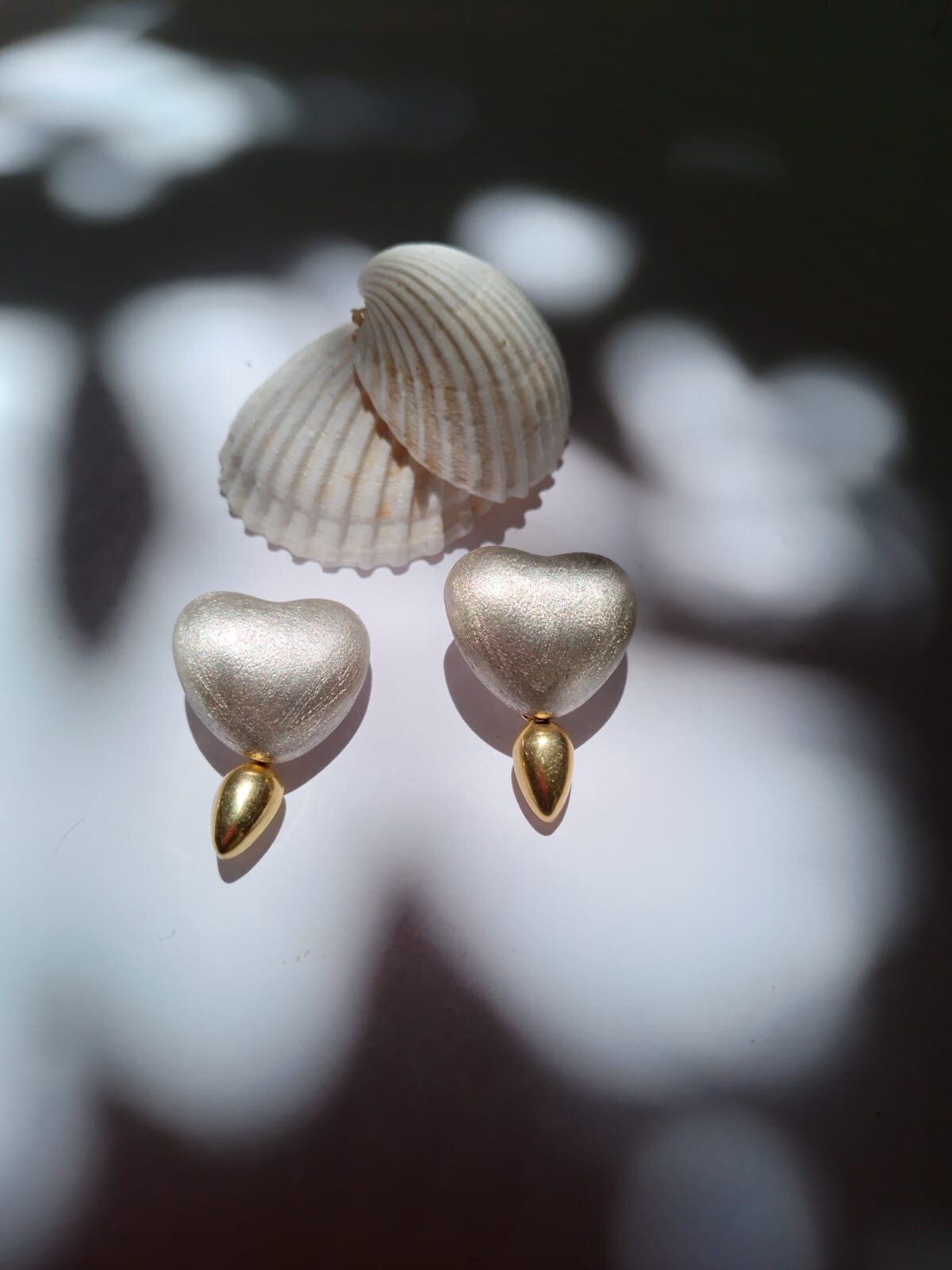Orecchini a cerchio a forma di cuore con taglio a diamante da 1 1/2 in argento sterling 925 placcato in oro giallo - Italia