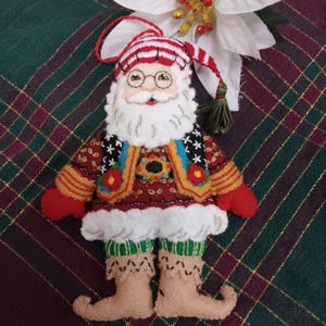 VOLTOOID Zeldzame kerstversieringen van bucillavilt, de kerstmannen van Mary Engelbreit zijn terug!
