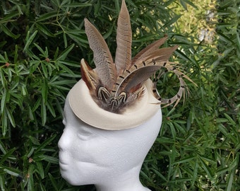 Fasan Fasan Feder beige Pillbox Fascinator Haarschmuck