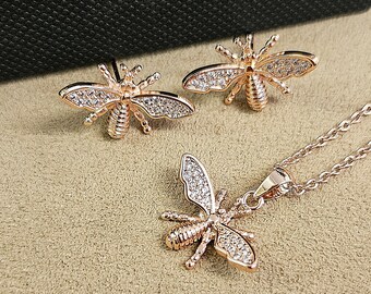 Beautiful Bee Rose Gold Crystal Necklace and Earrings. Country lovers gift. Comes boxed