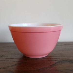 Vintage Flamingo Pink Pyrex Mixing Bowl 401 1.5 Pint