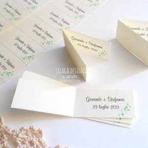 Bigliettini per confetti con ramo di eucalipto personalizzabili con nome e data | Biglietti cm 2,5 x 4,5 per bomboniere matrimonio | Italia