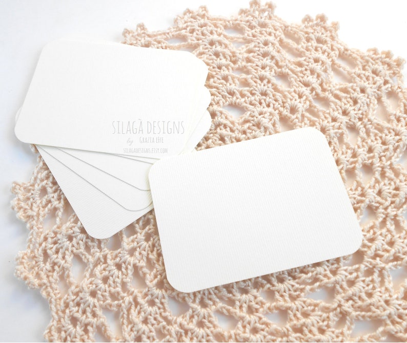 Set of custom minimal place cards rounded edge cards customized with names wedding place cards handmade in Italy image 2