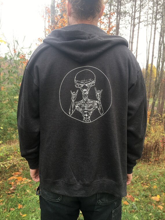 Alien Rock Zip Hoodie – Line Art Alien Throwing Horns Back Print, Retro UFO Hoodie, Funny Cosmic Graphic, Unisex Black Zip Up