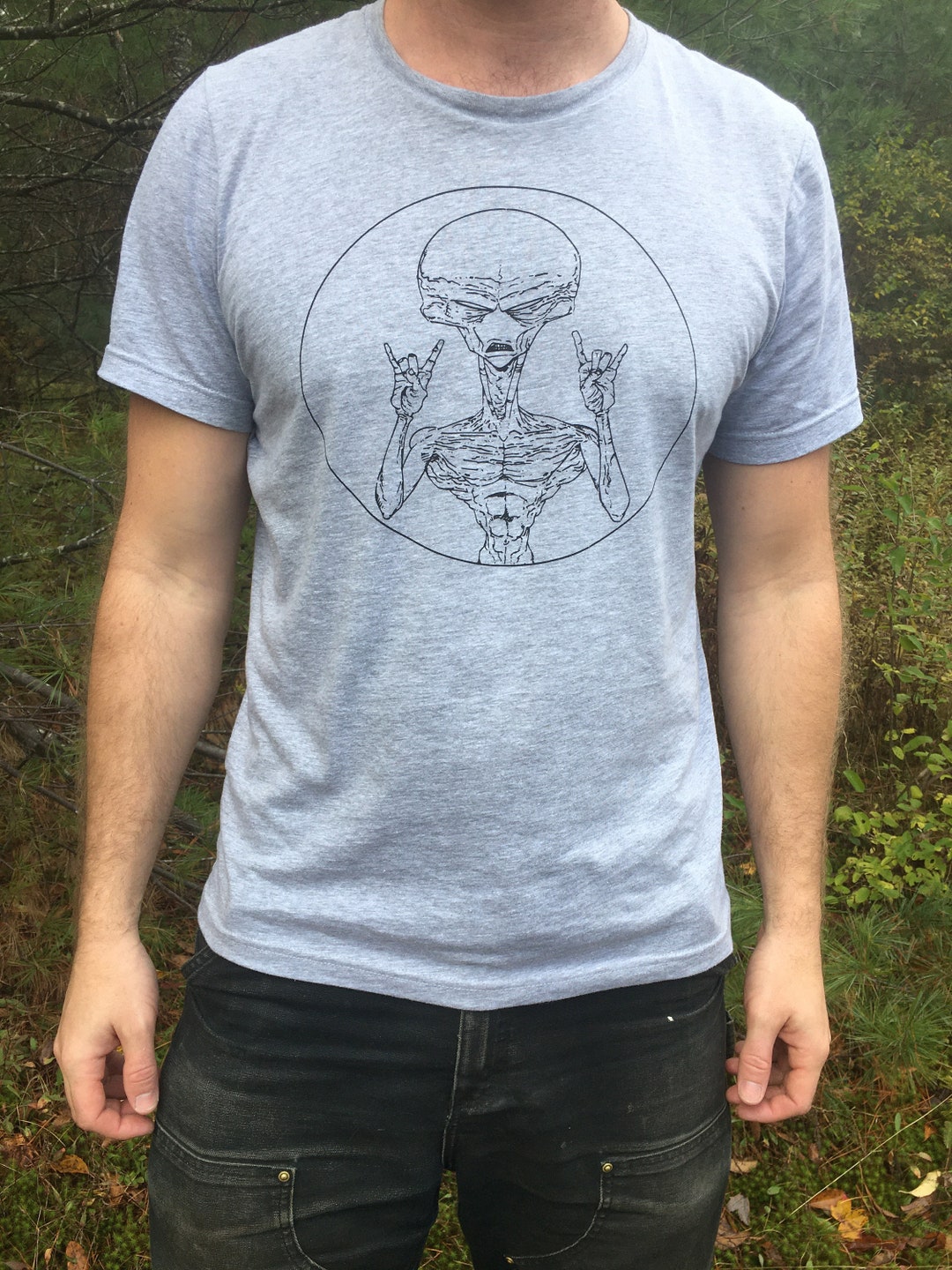 Alien Rock Grey T-shirt – Minimalist Line Art Alien Throwing Horns ...