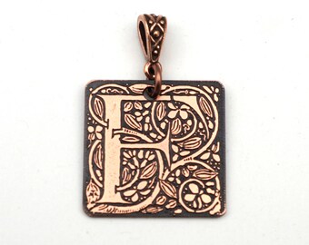 Pendentif lettre carrée F, métal plat en cuivre gravé monogramme initial, 25mm