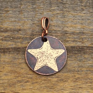 Etched copper starfish pendant, small round flat ocean jewelry, 25mm image 2