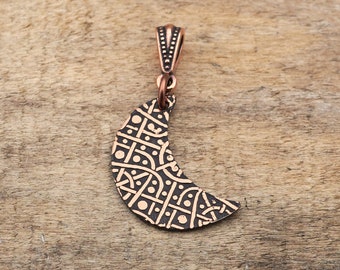 Pendentif croissant de lune, petit motif géométrique en cuivre, bijoux gravés faits à la main, 25mm