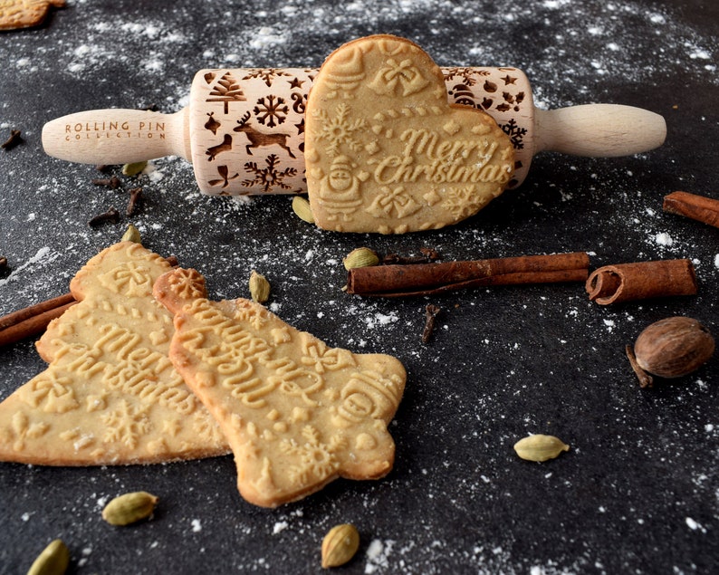 Nudelholz klein, Teigroller klein, Rolling Pin, graviert Teigroller, ein Geschenk für den Urlaub, SCHNEEBALL UND WEIHNACHTSBAUM Bild 1