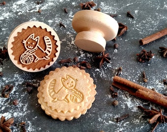 Sello CAT PLAY para galletas en relieve, fabricado en madera de haya