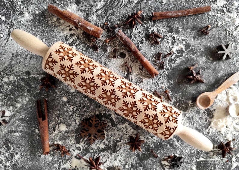 SNOWFLAKES rolling pin, engraved rolling pin, christmas rolling pin image 3