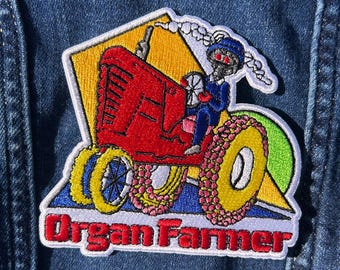 Granjero de órganos - Tractor Han-Tyumi - Parche termoadhesivo del Rey Molleja y el Mago Lagarto