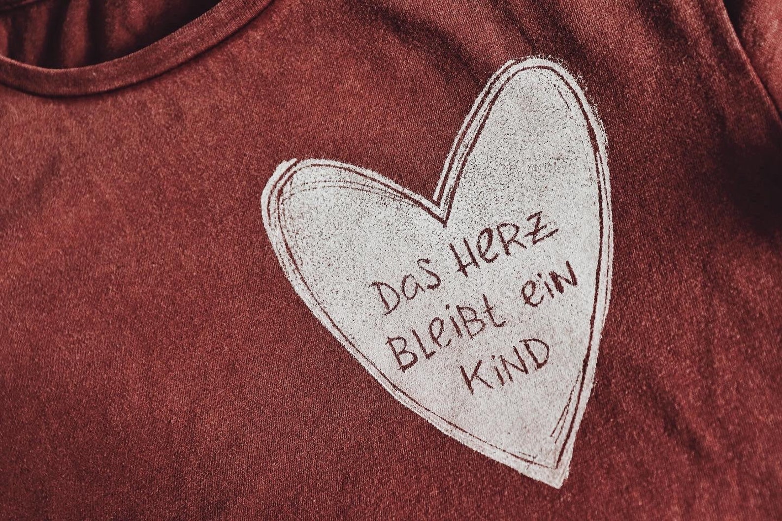 Limited Edition Das Herz bleibt ein Kind TShirt für Frauen Etsy