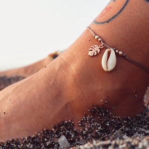 Anklet or bracelet with monstera leaf and shell
