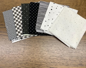 Black and white Fat Quarter Bundle - Fabric Set - Moda - Riley Blake