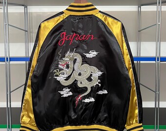 Chaqueta Sukajan japonesa vintage: Bomber de satén con bordado de dragón, talla mediana.
