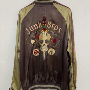 Vintage anos 90 Raro Sukajan Junk Bros Caveira Carta de Baralho Motivo Rayon Jaqueta Bordada à Mão Souvenir Japonês Bomber Tamanho X-grande