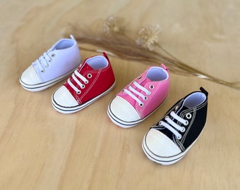 Baby canvas shoes. Baby first walkers. Baby shoes