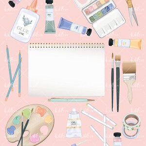 K&ouml;nnte beinhalten: Eine Sammlung von Kunstbedarfsartikeln auf rosa Hintergrund. Die Artikel umfassen Farbtuben, Pinsel, Bleistifte, einen Klebestift, ein Skizzenbuch, eine Palette, eine Hei&szlig;klebepistole, Marker und Washi-Tape. Der Text auf dem Klebestift lautet "GLUE 2 OZ."