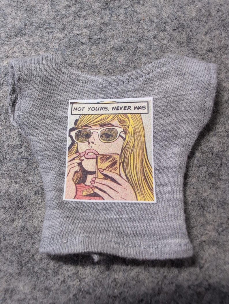 Retro Travel Vintage Pulp Posters Graphic Pastel Slouchy T-shirts for 1/6 Scale Fashion Dolls not yours never was