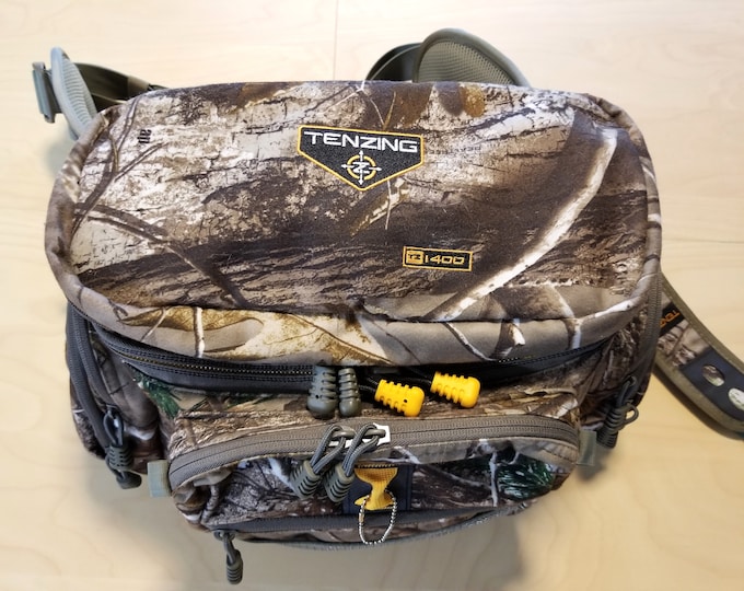 Tenzing TZ 1400 Lumbar Camera Pack - HTF Classic - Like New - Large Interior - 10 Pockets - Nylon Ripstop Realtree Max-1 Camo