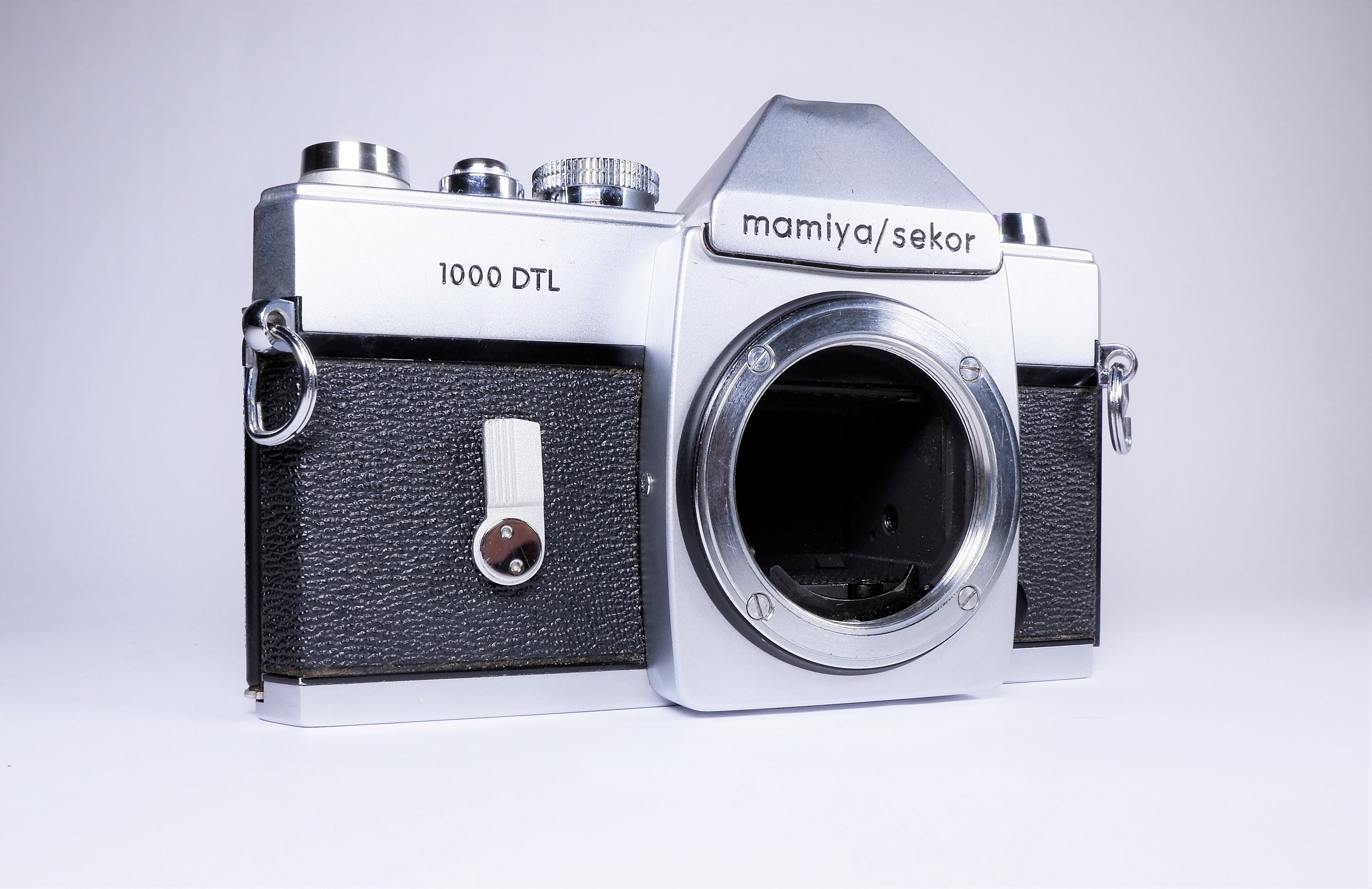 Vintage Mamiya / Sekor 1000 DTL 35mm SLR Film Camera